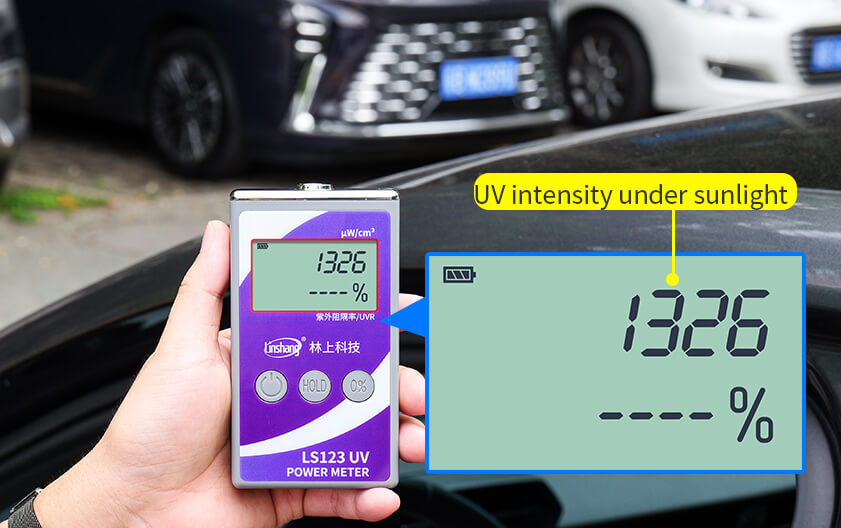 Máy đo UV trước khi dán phim cách nhiệt ô tô