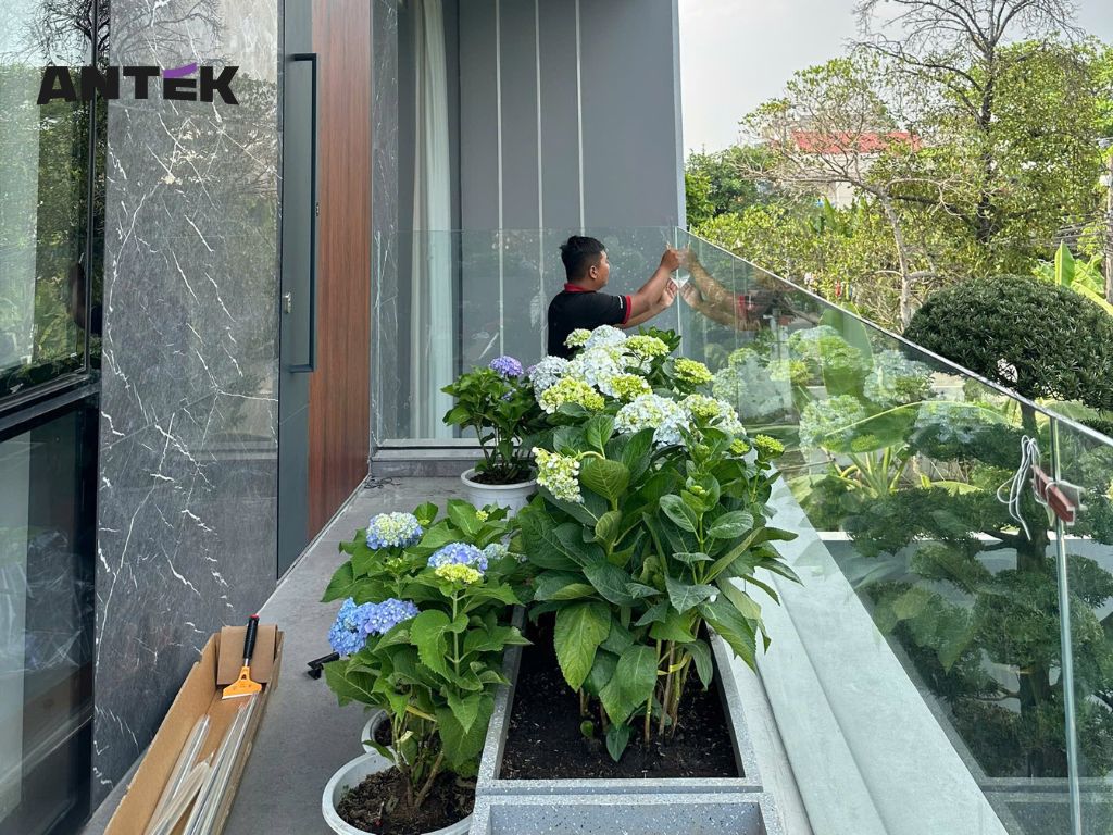 Khi nào nên dán phim an toàn kính cho cửa kính lớn