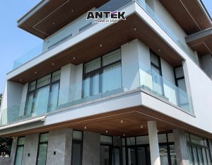 Phim an toàn kính ANTEK bảo vệ không gian kính hiện đại